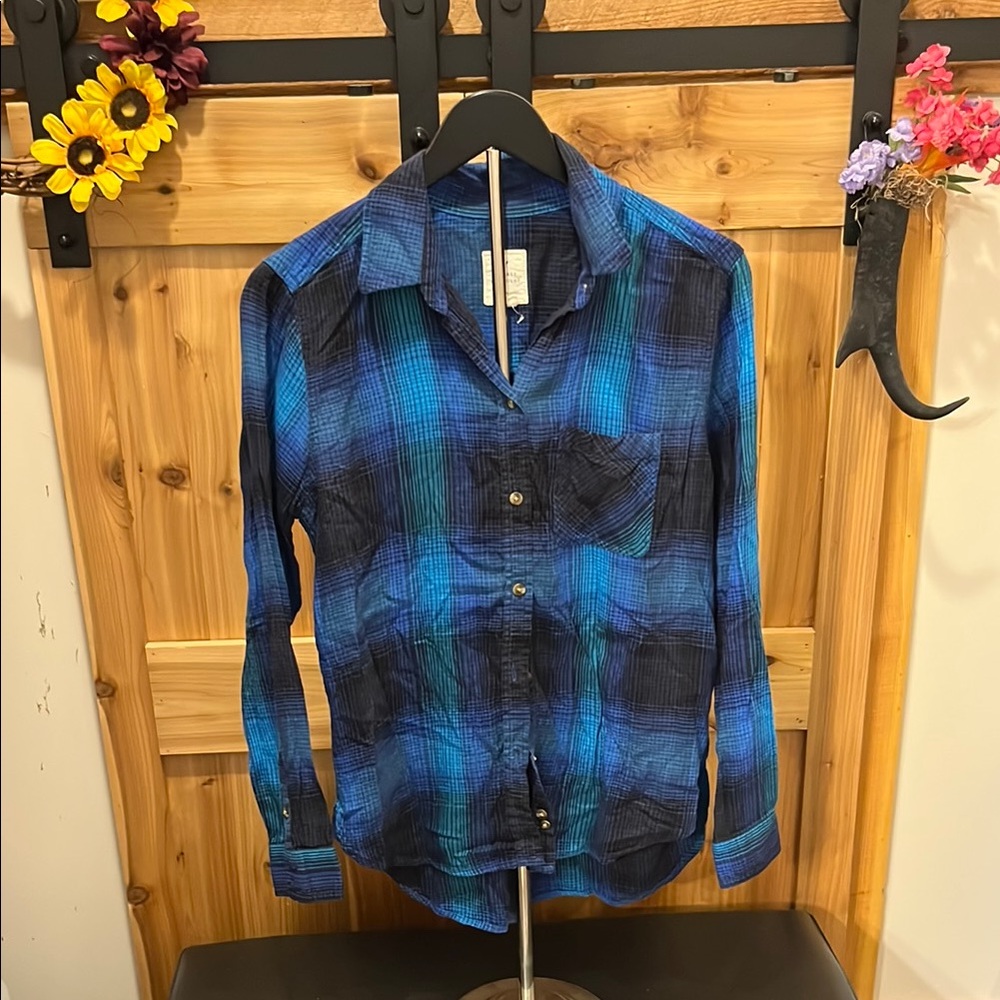 American Eagle Outfitters Blue Plaid Button Down Shirt - Vintage Boyfriend Fit